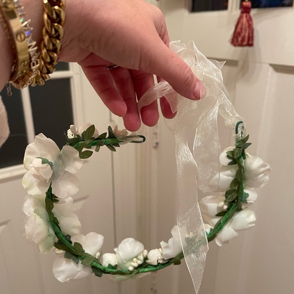 Gorgeous white floral crown - Picture 3 of 4
